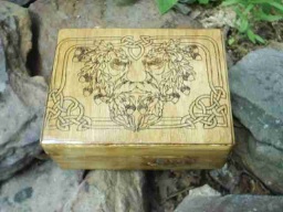 Greenman Altar Box.  Warmth and Wisdom from the Greenman.  His power is tempered with understanding, the balance of wildness and compassion that comprises the healthy male heart. The mighty oak is especially sacred to this original Druid (a Celtic title meaning oak knowledge, or magician of Nature). 