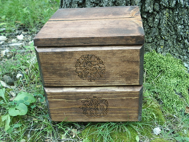 Celtic Horse adorns this unique dream box.
