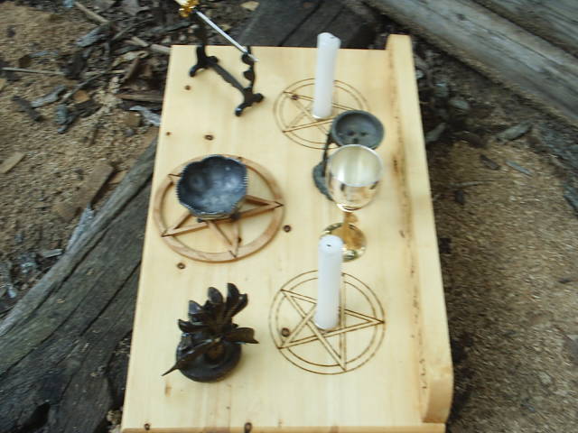 Items shown in this Wiccan Altar are NOT included, for show purposes only.