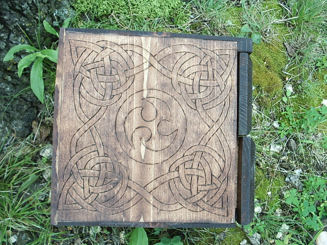 Celtic knots work and triskel on the sides