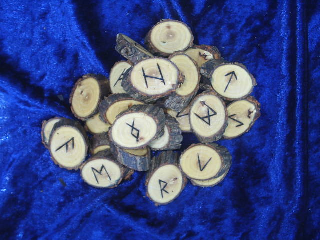 http://www.dragonoak.com/runes/WillowRunes2.JPG