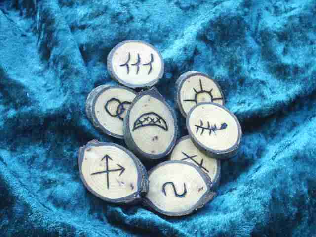 Witches 8 Rune Set